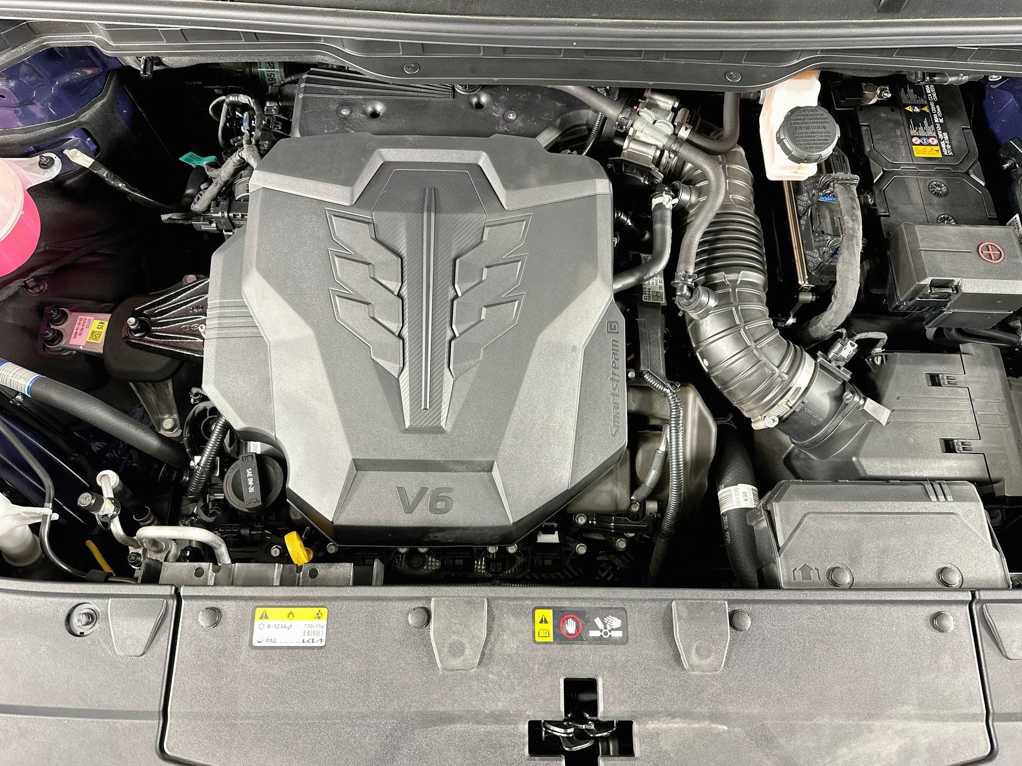 Used 2025 Kia Carnival FWD image 33