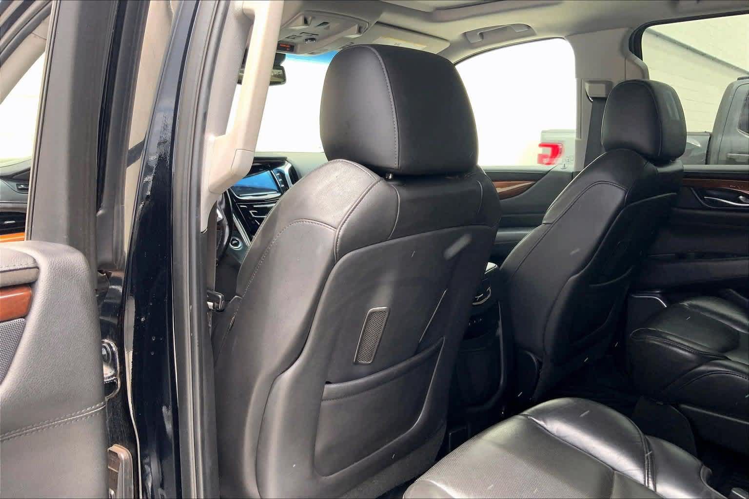 Used 2019 Cadillac Escalade ESV Luxury AWD/4WD image 12