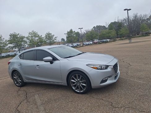 Used 2018 MAZDA MAZDA3 Touring image 6