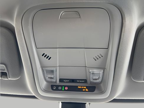 Used 2023 GMC Acadia SLE w/ Driver Convenience Package image 17