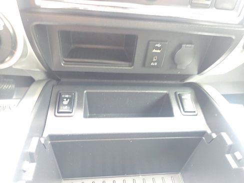 Used 2017 Nissan Titan SV image 26