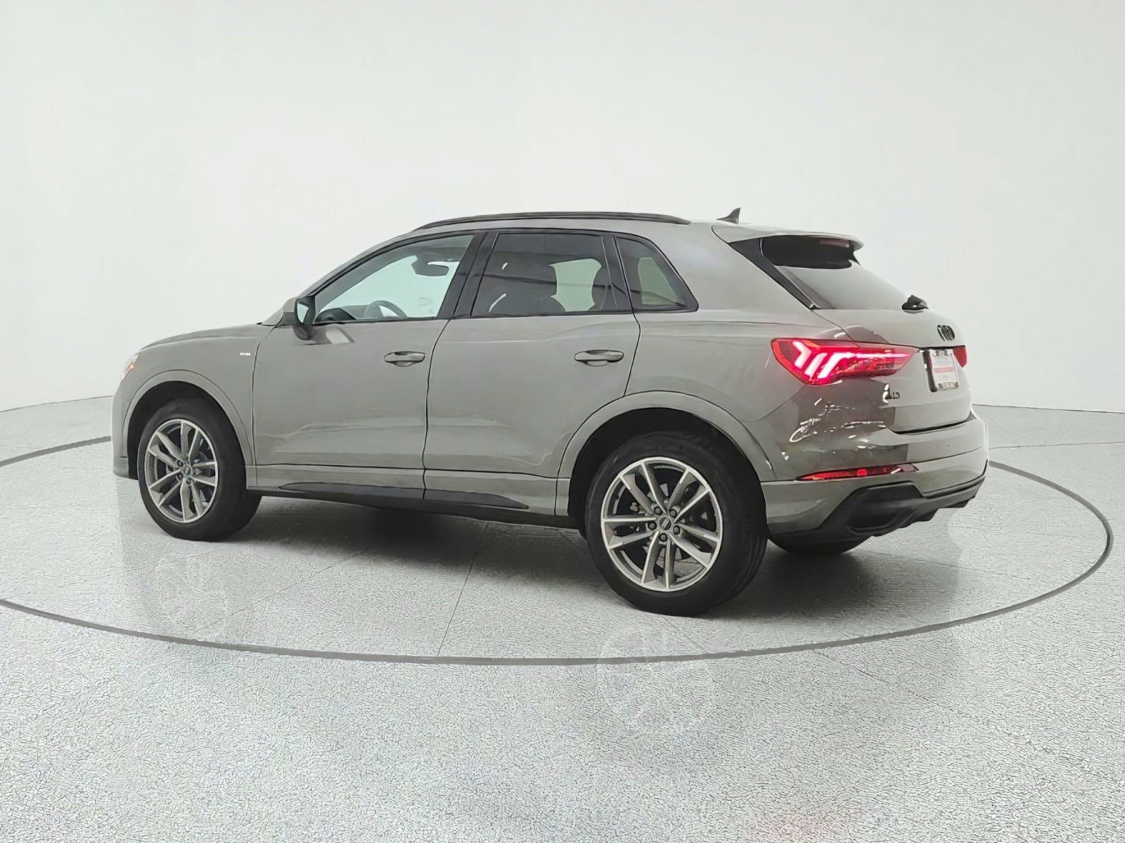 Used 2023 Audi Q3 2.0T Premium w/ Black Optic Sport Package AWD/4WD image 7