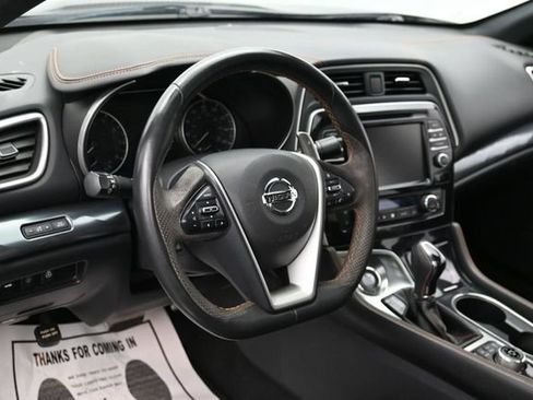 Used 2019 Nissan Maxima SR w/ Premium Package FWD image 16