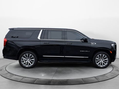Used 2023 GMC Yukon XL Denali AWD/4WD image 8