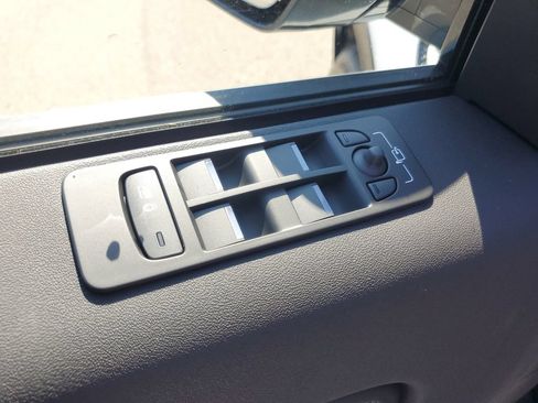 Used 2026 Land Rover Discovery Sport Landmark AWD/4WD image 9