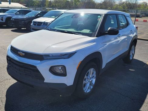 Used 2023 Chevrolet TrailBlazer LS image 2