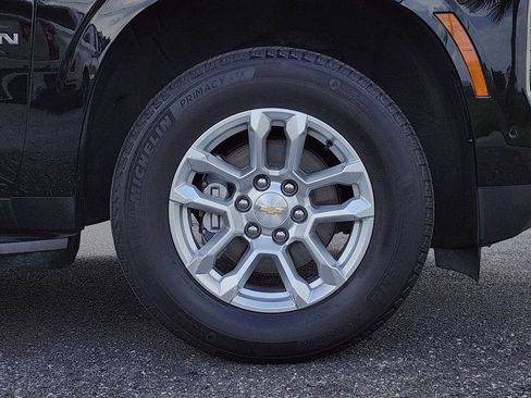 Certified 2025 Chevrolet Suburban LT RWD image 11