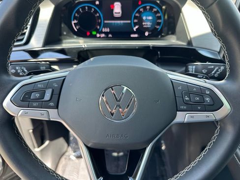 Used 2024 Volkswagen Atlas Cross Sport SE w/ Panoramic Sunroof Package FWD image 25