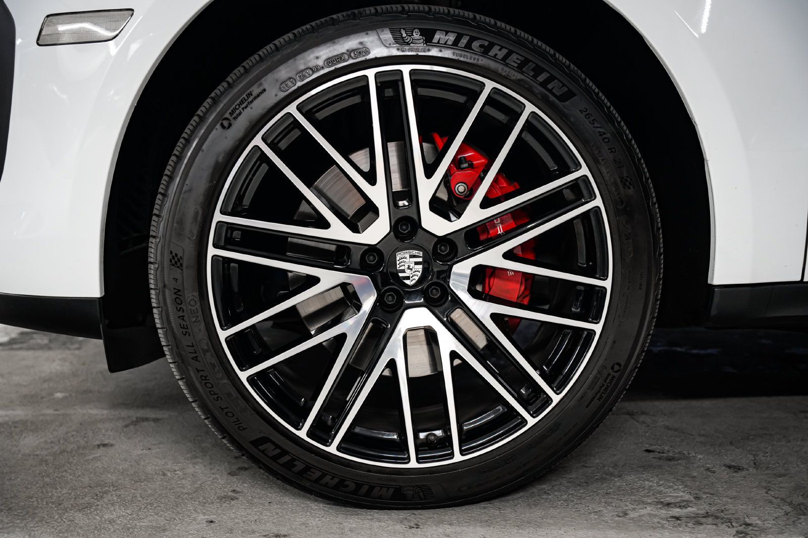 Used 2024 Porsche Macan S AWD/4WD image 53