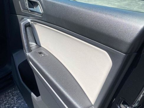 Used 2020 Volkswagen Tiguan SE w/ Panoramic Sunroof Package FWD image 23