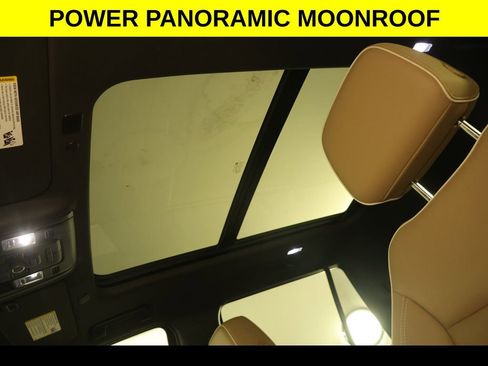 Used 2021 Chevrolet Tahoe Premier w/ Premium Package image 3