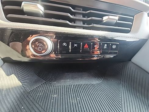 Certified 2025 Ford Explorer Active AWD/4WD image 17