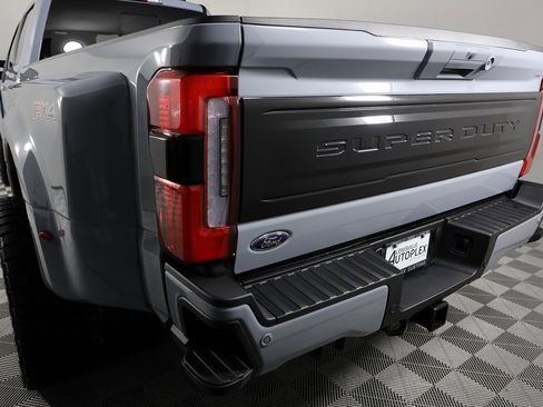 Used 2025 Ford F450 Platinum w/ FX4 Off-Road Package image 56