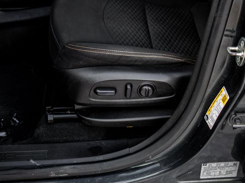 Used 2018 GMC Terrain SLE w/ Driver Convenience Package image 22