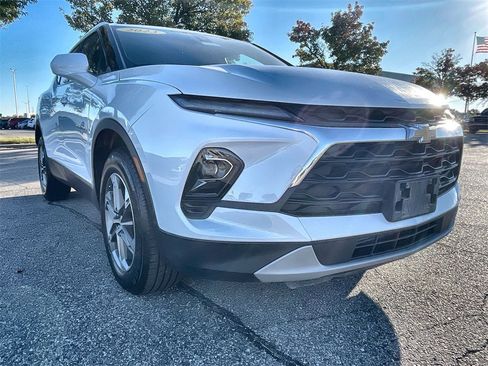 Used 2023 Chevrolet Blazer LT image 2