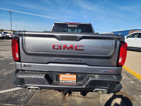 Used 2021 GMC Sierra 1500 AT4 w/ AT4 Value Package image 5