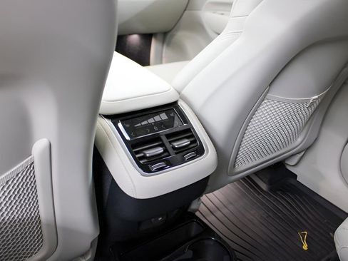 New 2026 Volvo XC90 B6 Ultra w/ Protection Package Premier image 12