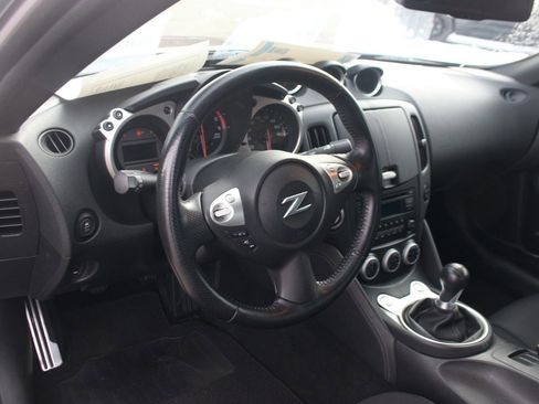 Used 2016 Nissan 370Z w/ Sport Package image 14