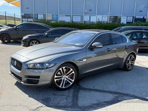 Used 2017 Jaguar XE Premium image 10