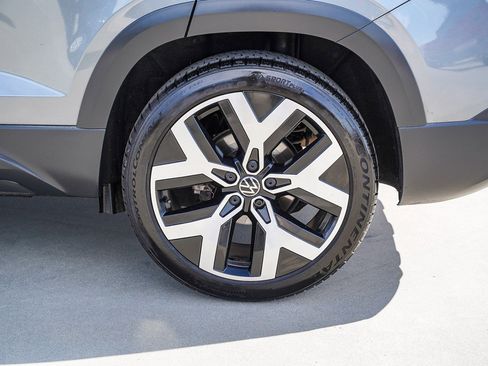 Used 2023 Volkswagen Taos SEL image 8