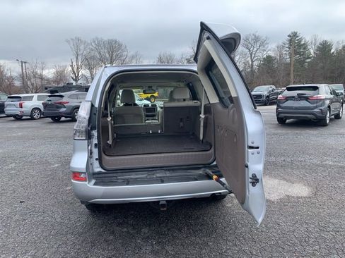 Used 2016 Lexus GX 460 w/ Premium Package image 8