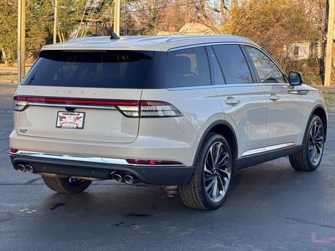 Used 2023 Lincoln Aviator Reserve w/ Equipment Group 201A image 18