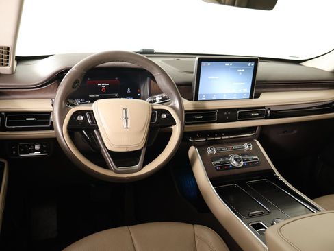 Used 2021 Lincoln Aviator Grand Touring w/ Elements Package Plus AWD/4WD image 2
