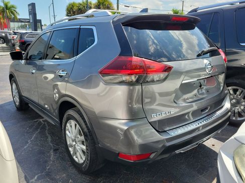 Used 2018 Nissan Rogue SV w/ Premium Package FWD image 5