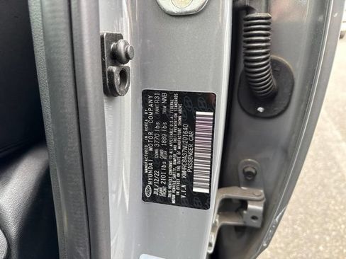 Used 2022 Hyundai Venue Limited FWD image 9