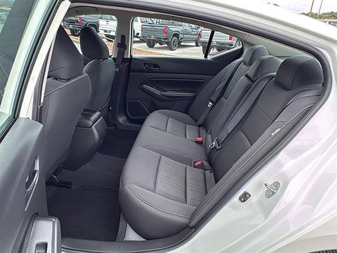 Used 2025 Nissan Altima 2.5 SV FWD image 17