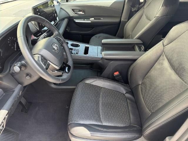 Used 2023 Toyota Sienna XSE AWD/4WD image 9