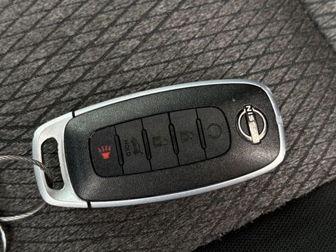 Used 2025 Nissan Rogue SV image 27