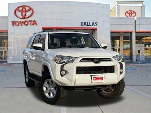 Used 2020 Toyota 4Runner SR5 image 1