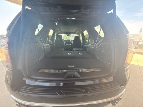 Used 2024 Chevrolet Tahoe High Country AWD/4WD image 35