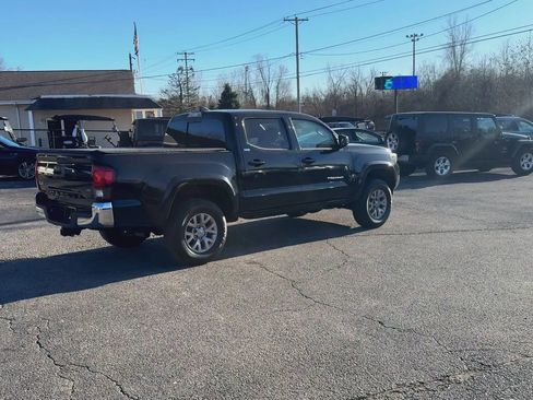Used 2018 Toyota Tacoma SR5 image 8