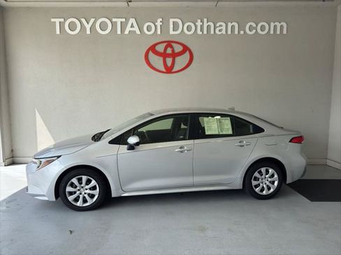 Certified 2025 Toyota Corolla LE FWD image 1