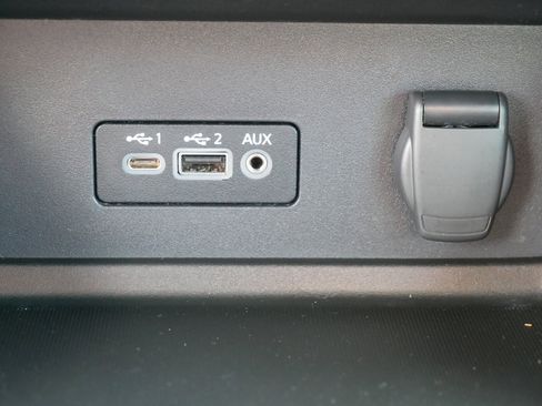 Certified 2023 Nissan Sentra SV FWD image 31