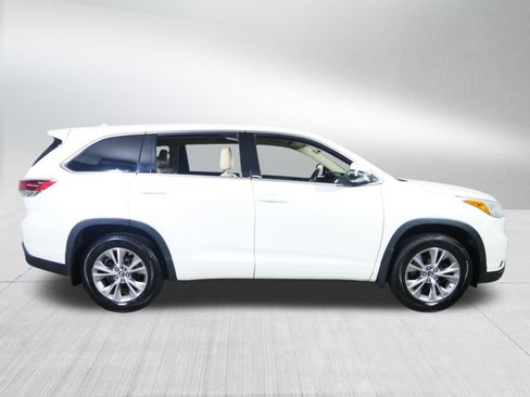 Used 2016 Toyota Highlander Plus AWD/4WD image 8
