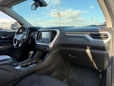 Used 2019 GMC Acadia SLE image 16