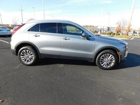 Used 2024 Cadillac XT4 Premium Luxury image 2
