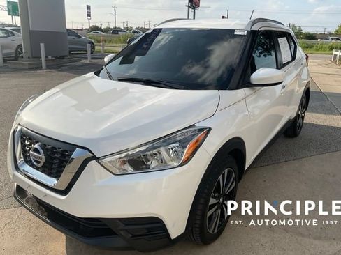 Used 2018 Nissan Kicks SV FWD image 4