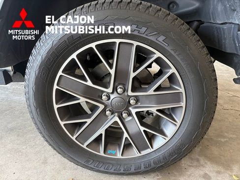 Used 2023 Jeep Wrangler Unlimited Sahara AWD/4WD image 6