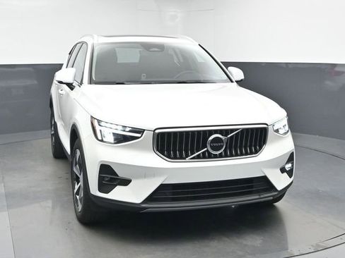 Used 2023 Volvo XC40 B4 Plus w/ Protection Package Premier image 2