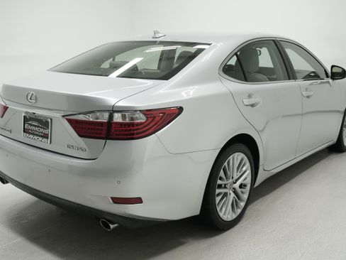 Used 2013 Lexus ES 350 w/ Luxury Pkg FWD image 4
