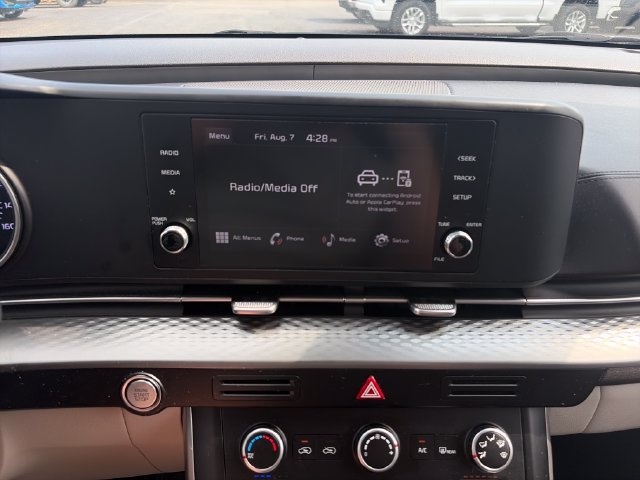 Used 2024 Kia Carnival LX FWD image 18