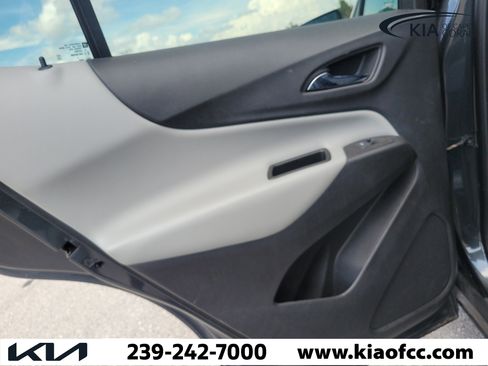Used 2020 Chevrolet Equinox LT FWD image 12