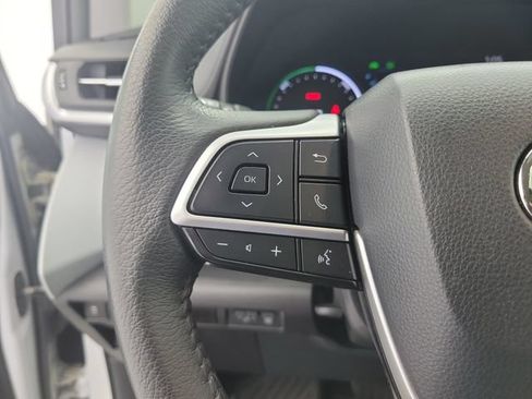 Used 2025 Toyota Sienna XLE FWD image 25