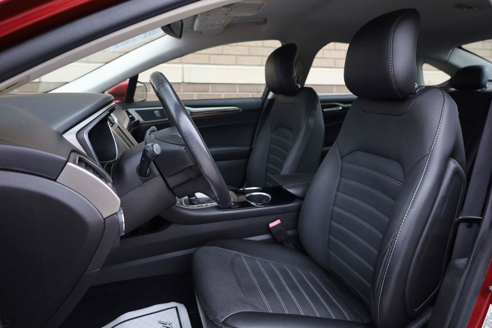 Used 2014 Ford Fusion SE w/ Equipment Group 202A FWD image 18