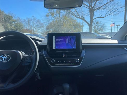 Used 2025 Toyota Corolla LE image 17