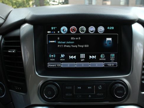 Used 2019 Chevrolet Suburban Premier AWD/4WD image 32